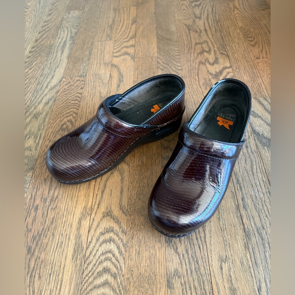 DANSKO | Women’s Brown/Burgundy Loafers Slip-Ons w/ Glossy Finish Size 39/ 8.5-9
